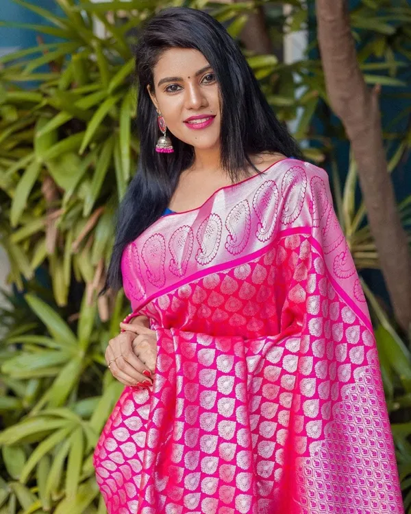 Pink_Embellished_Banarasi_Jacquard_Saree_(Pink)